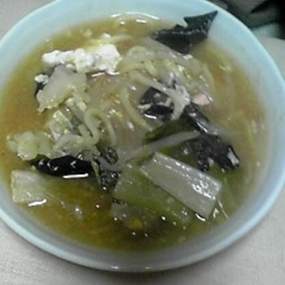 野菜たっぷりの体が温まるおいしいラーメンができとてもおいしかったです。